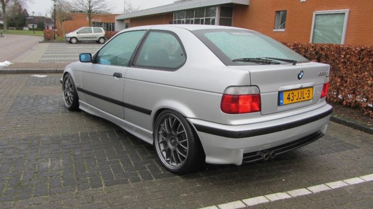 BMW 323ti 2.JPG