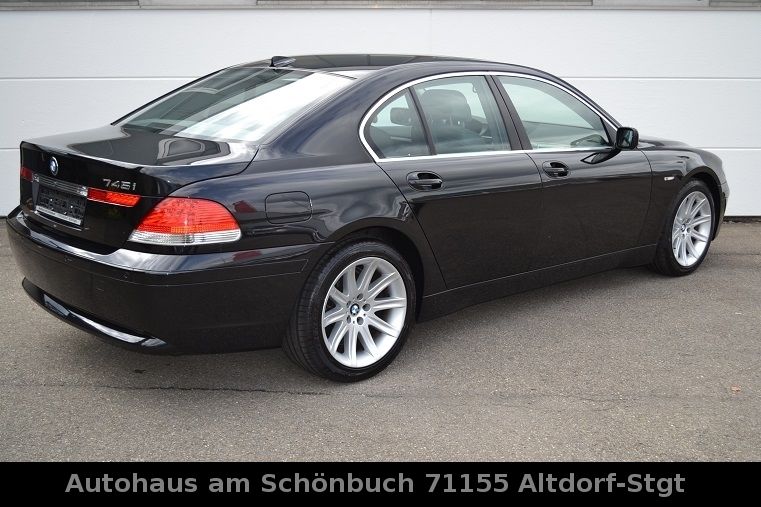 BMW 745i - 2.jpg