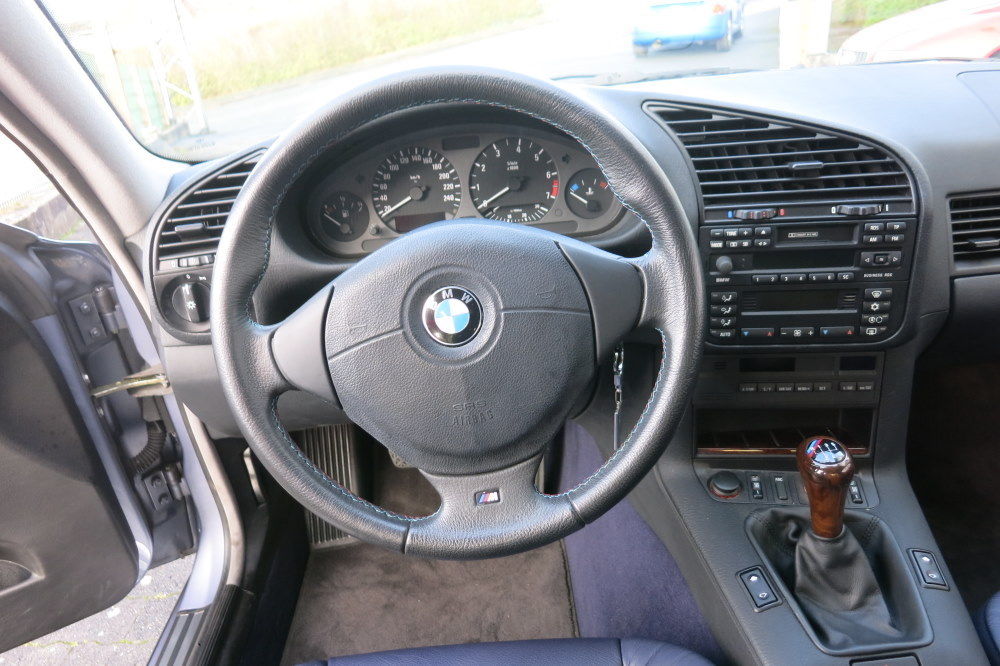 BMW 320-1.jpg
