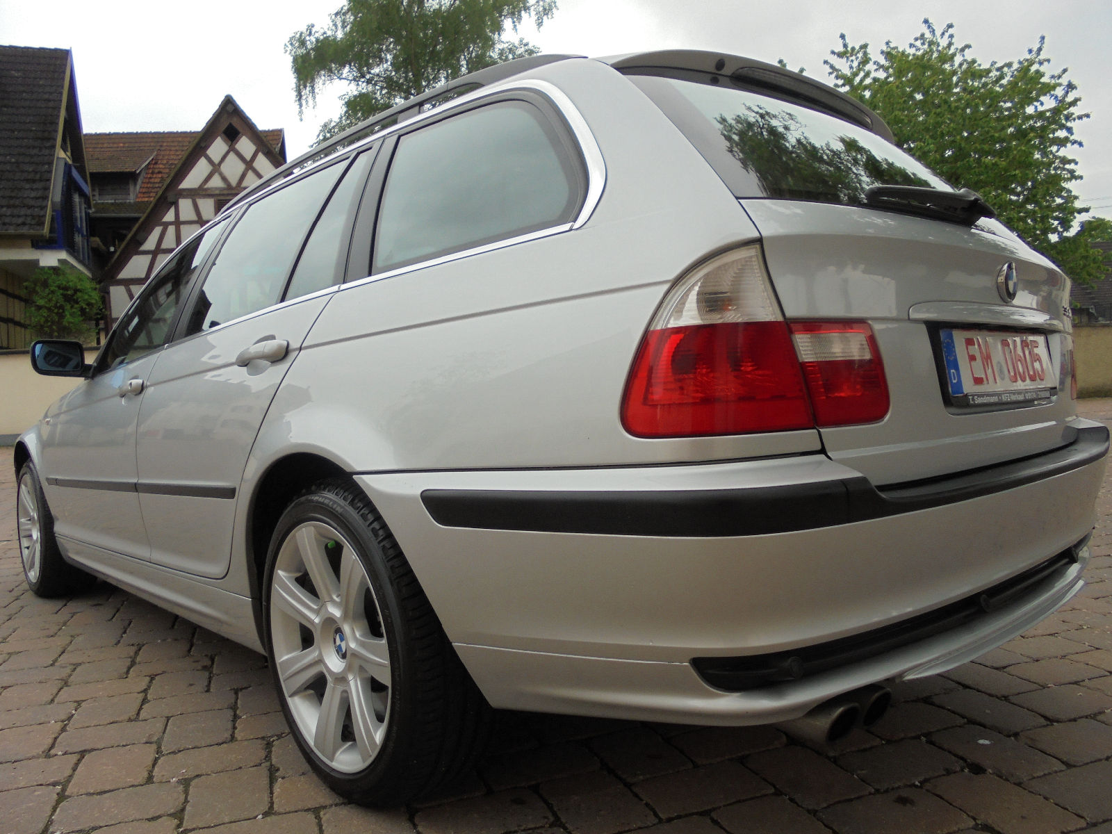 BMW330ix-4.jpg