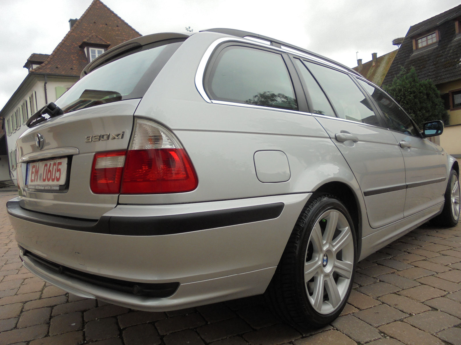 BMW330ix-3.jpg