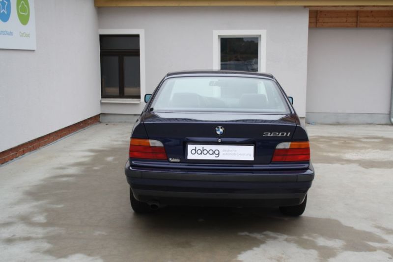 BMW 320i-6.jpg