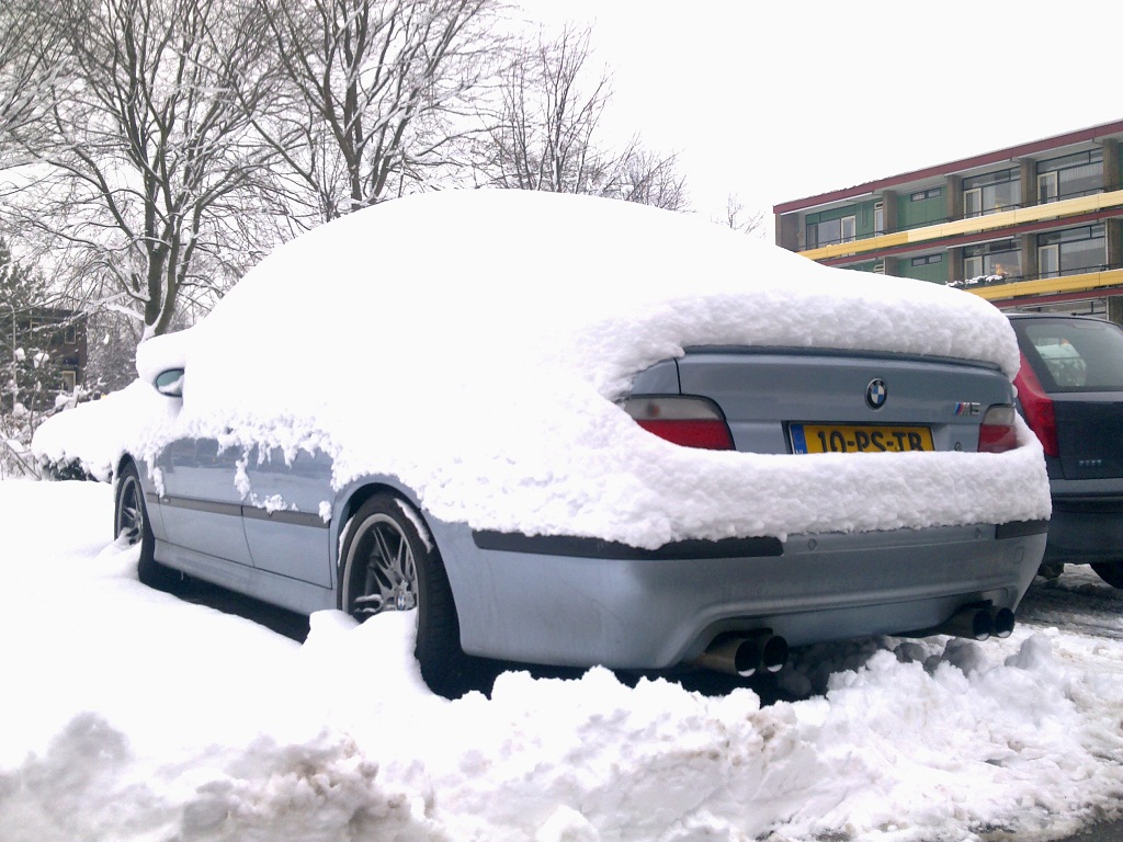 BMW_E39_M5_Sneeuw_X6M.jpg