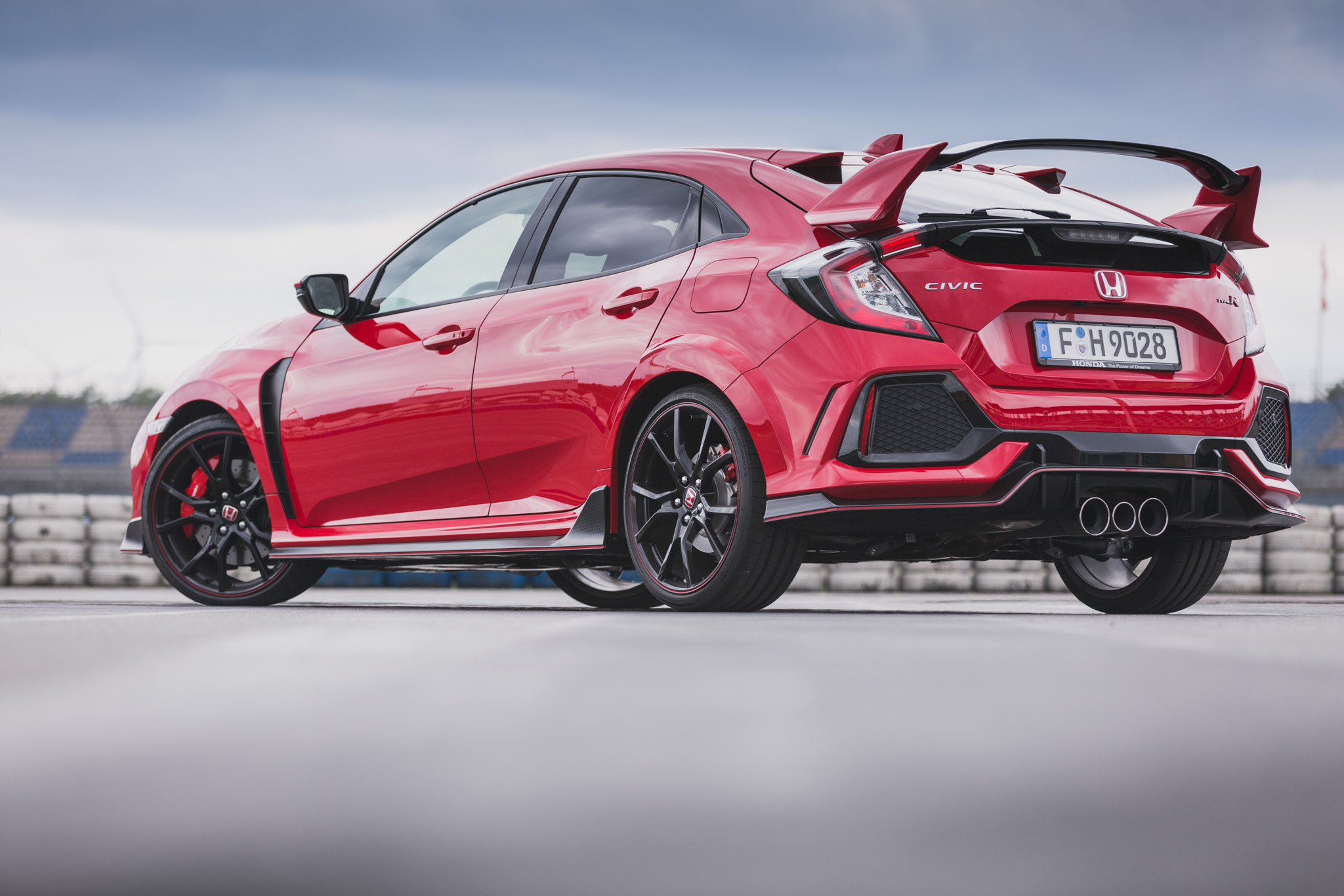 2017-Honda-Civic-Type-R-FK8-Red-33.jpg