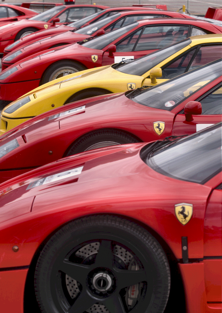 Mugello,Finali Mondiali 2007, tijdens 20 jaar F40. D'r waren er een stuk of 50.<br />Moet ook nog ergens een foto hebben met een berg Enzo's d'r op uit 2005...