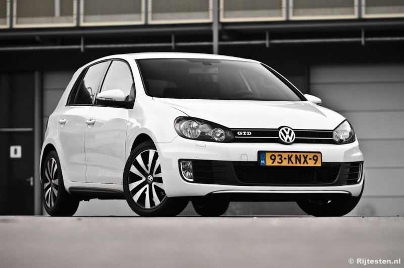 volkswagen_golf_gtd_01.jpg