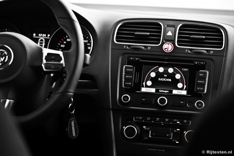 volkswagen_golf_gtd_12.jpg
