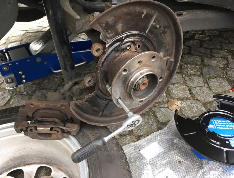 E46ankerplaatVeroest.JPG