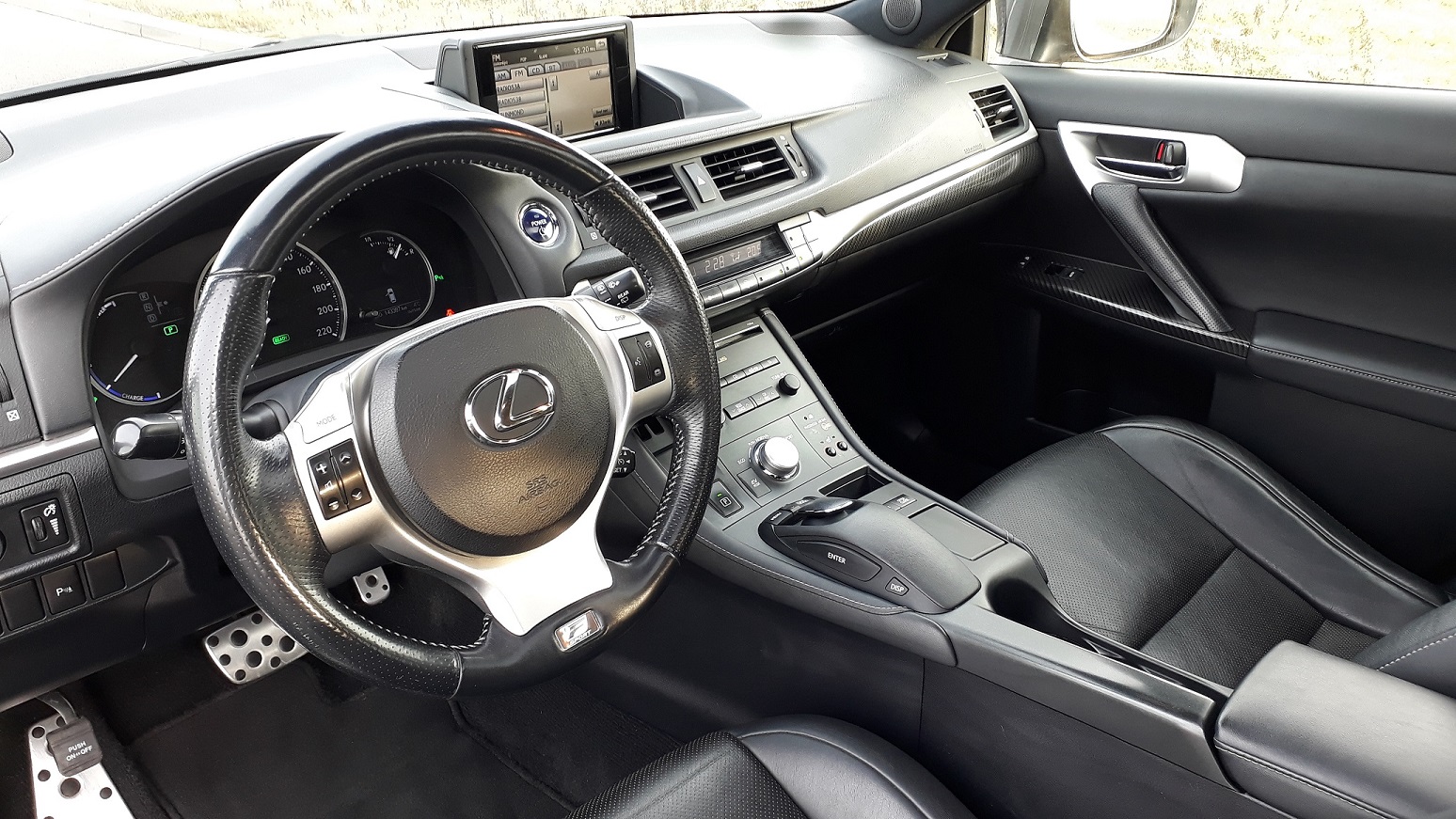 Lexus_CT200h_Fsport_Int_dash.jpg