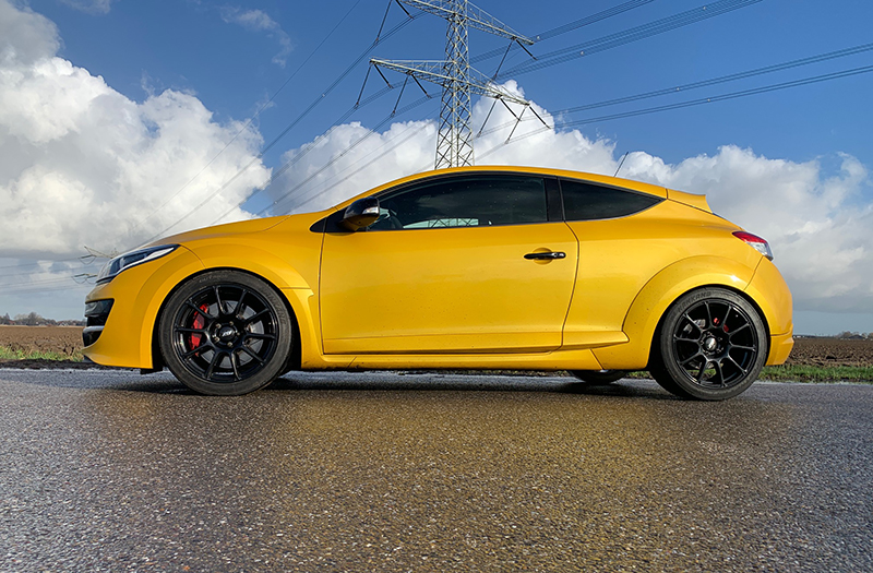 megane3rscup-side-ATS.jpg