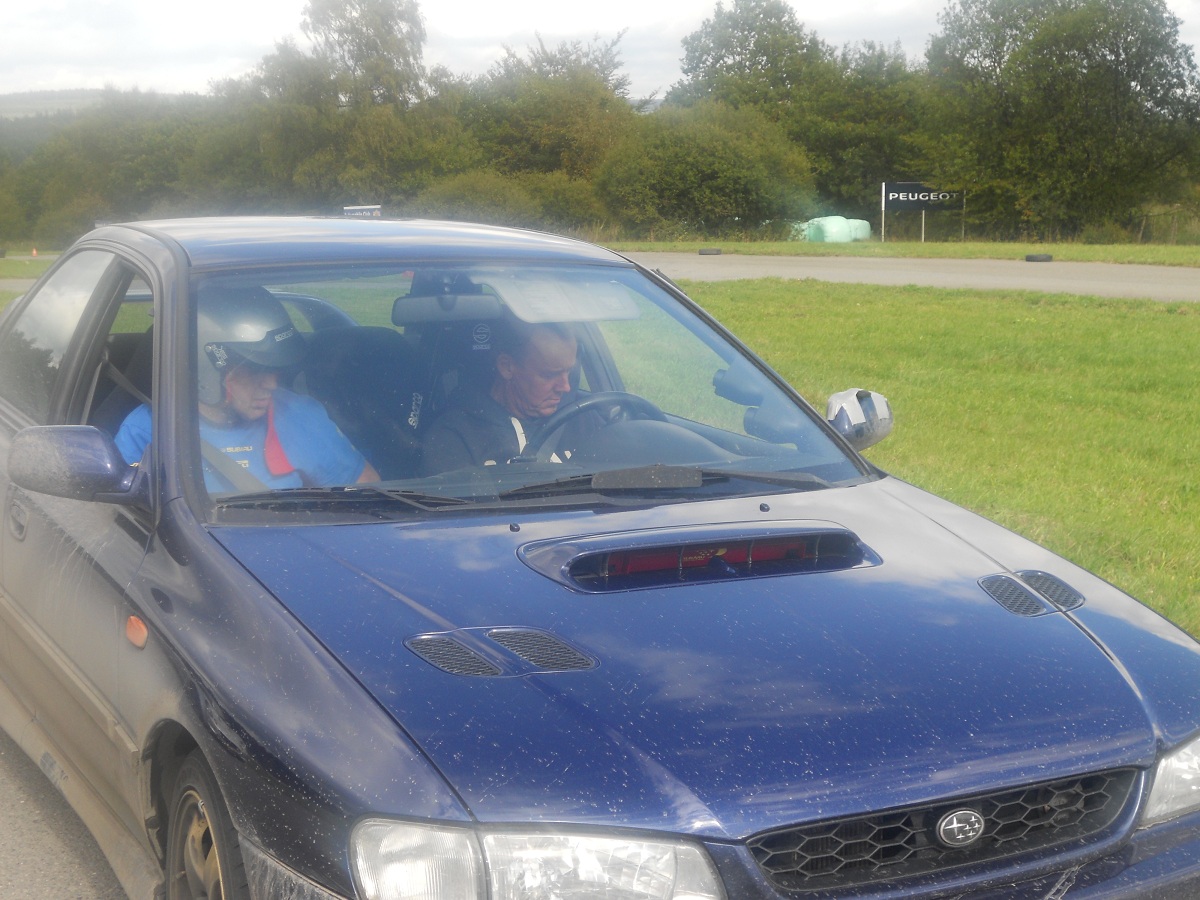 snelle auto ,<br />wel hard werken in zo'n subaru