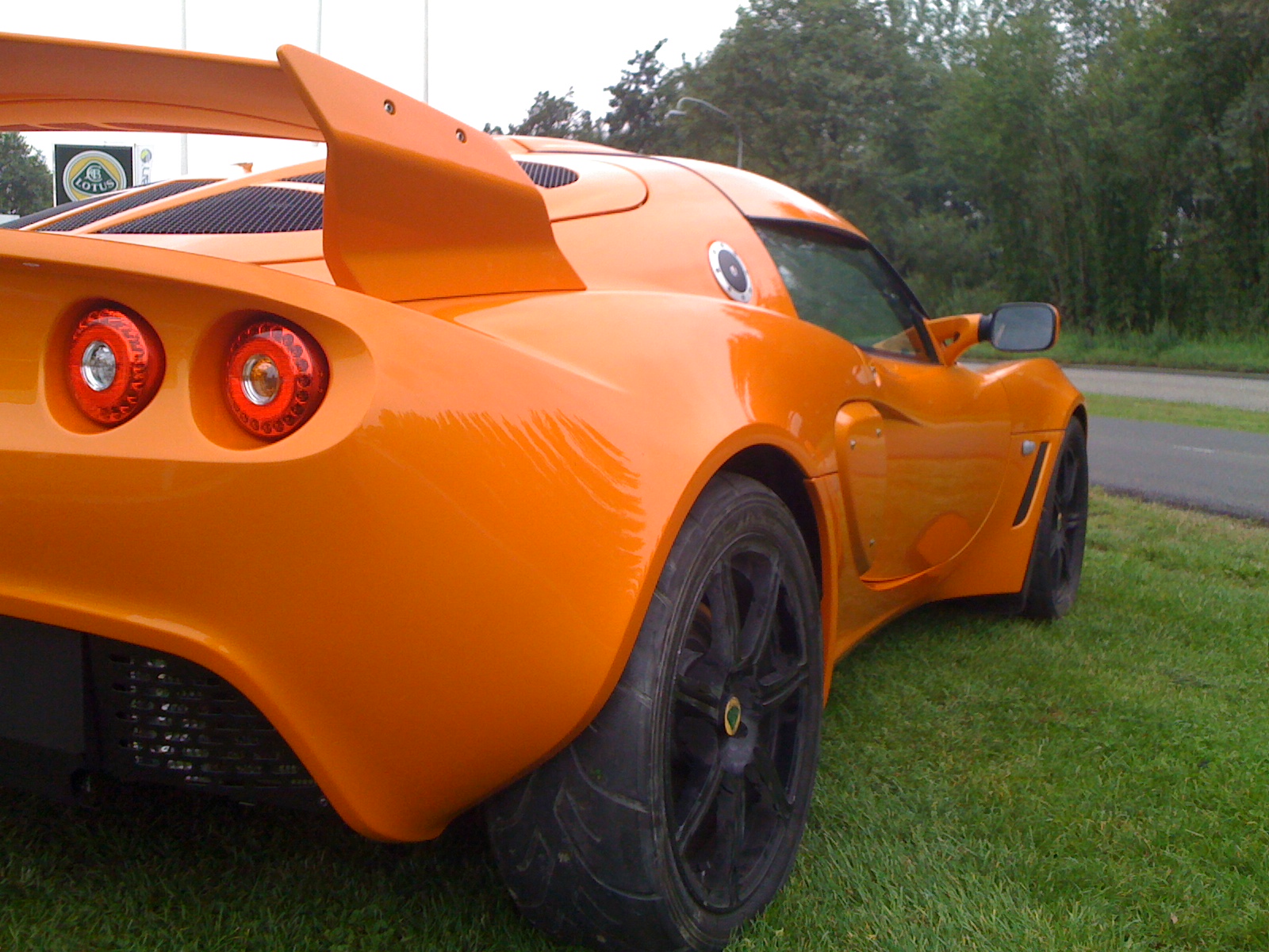 Exige_Orange_002.jpg