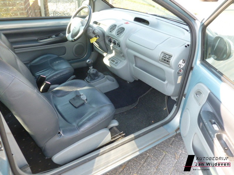 Renault-TWINGO-TWINGO-1-2-16V-initiale-2.jpg