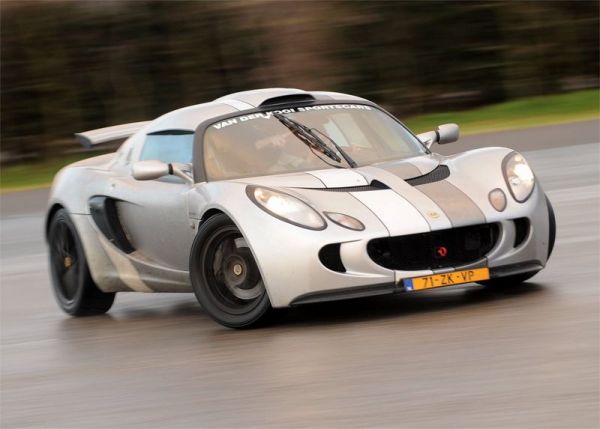 Driften kan dus ook met een Lotus, al is het knap lastig !!
