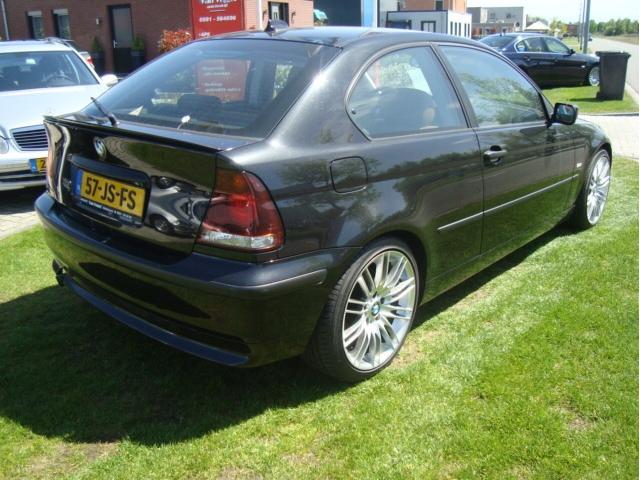me auto bij de dealer