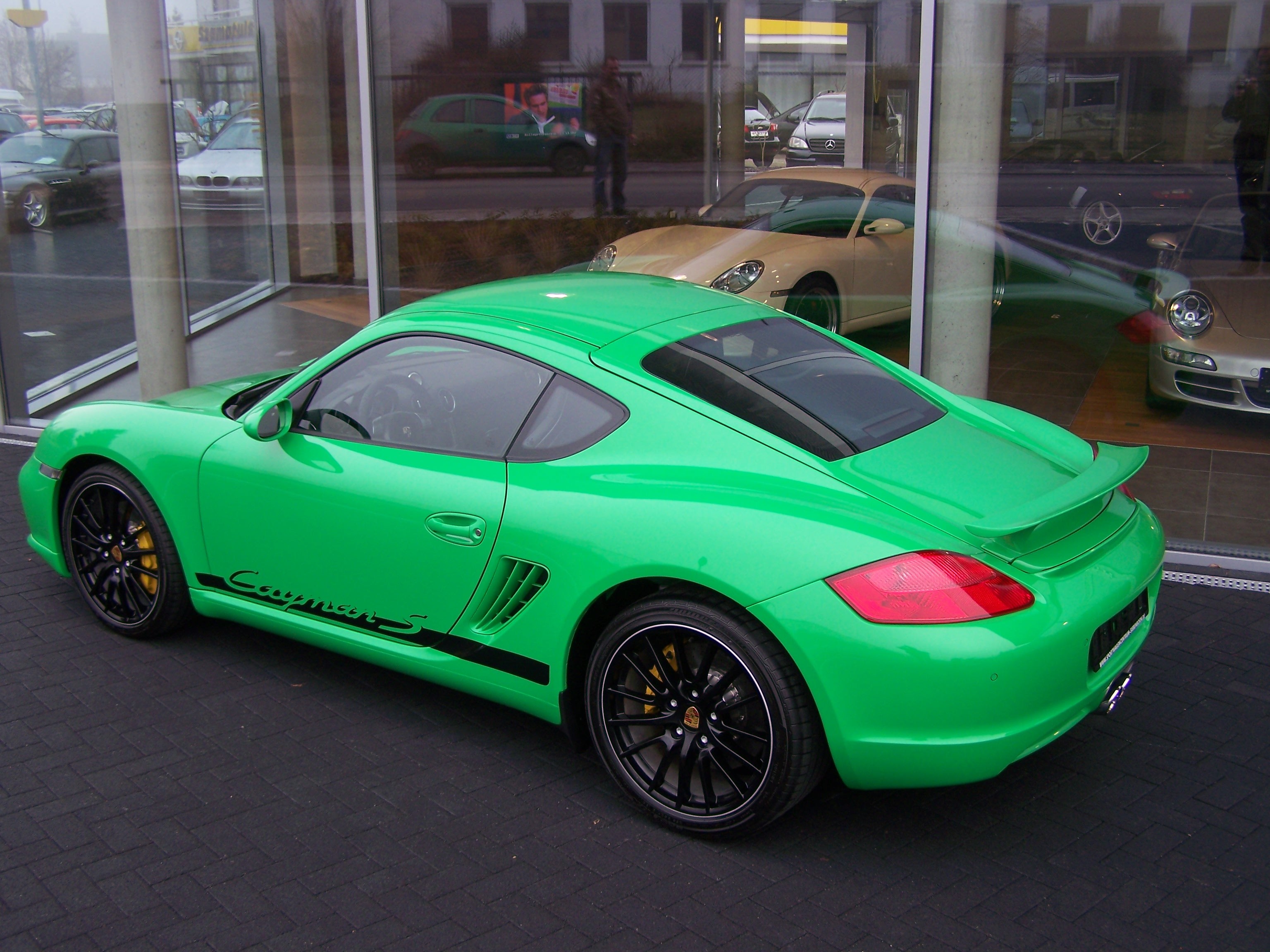 Porsche Cayman S ext.jpg