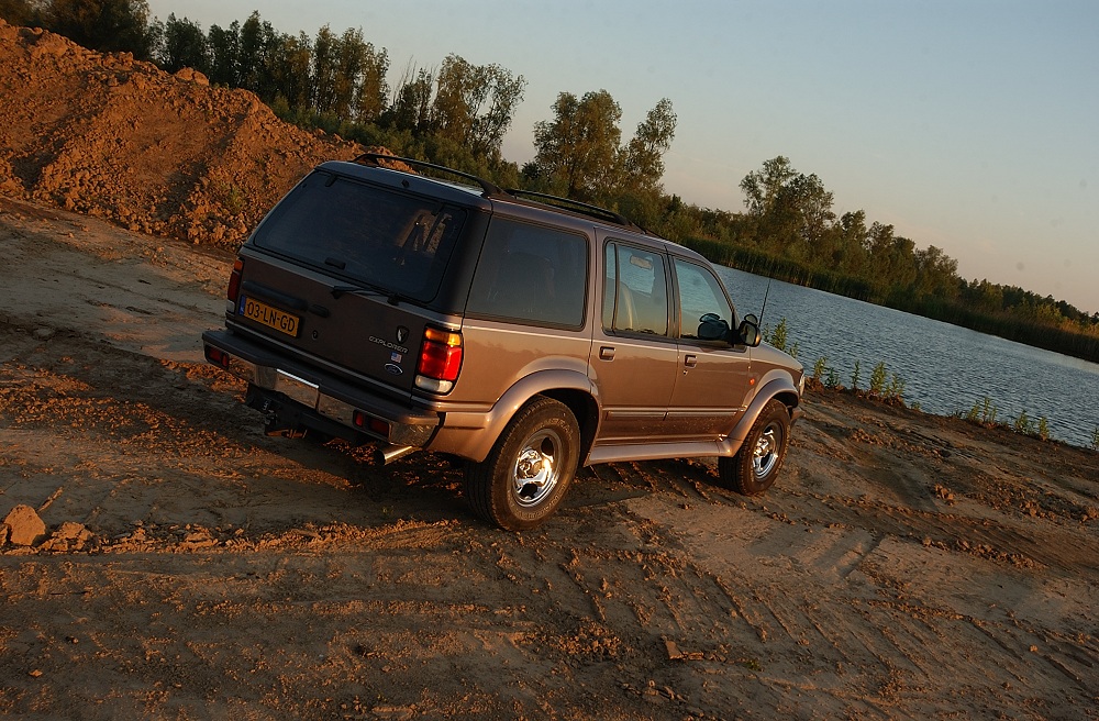 Ford Explorer 03.jpg
