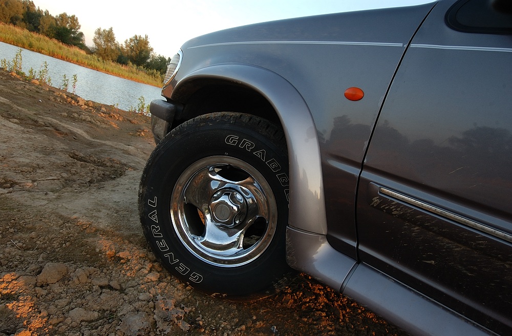 Ford Explorer 04.jpg