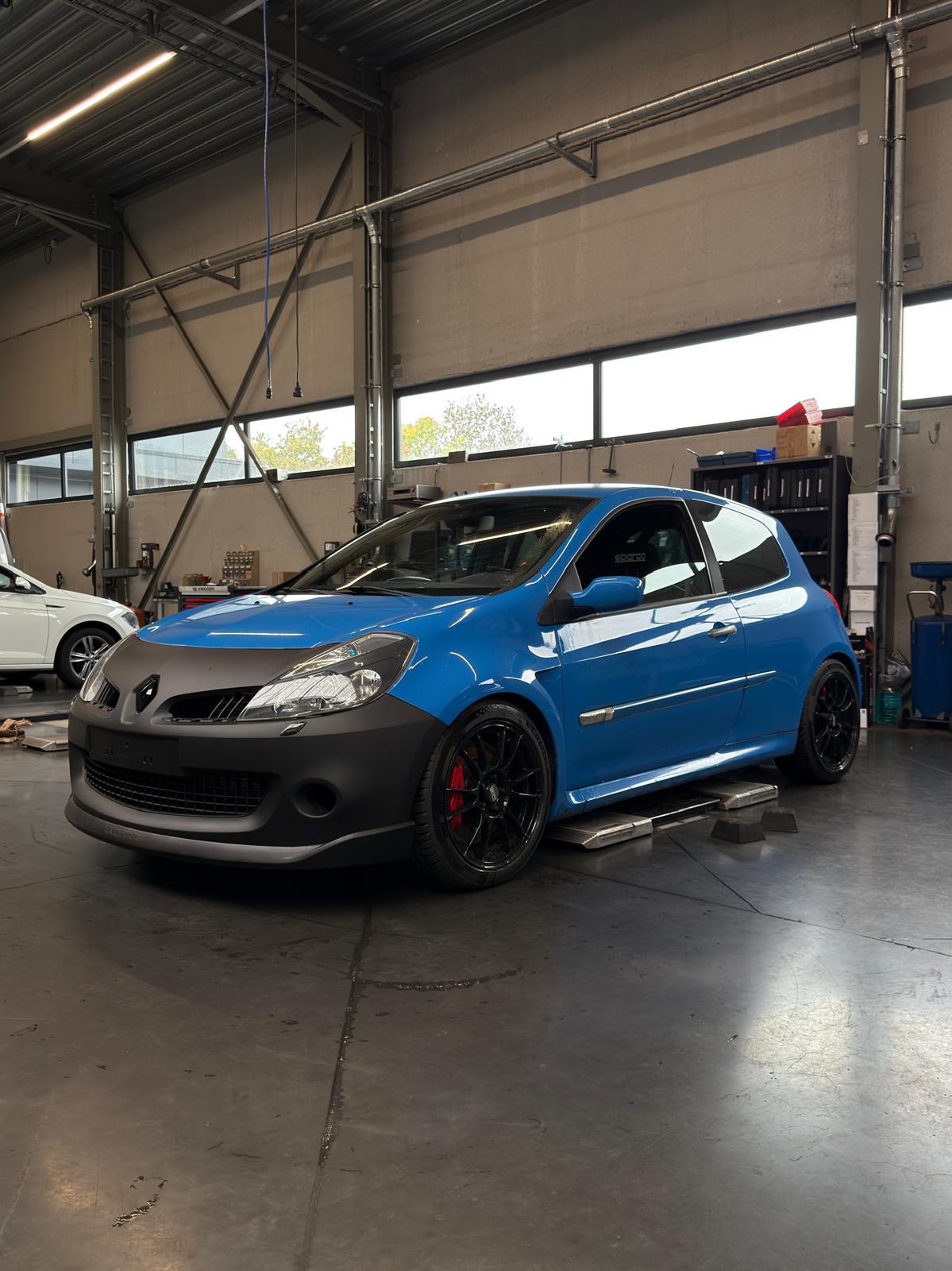 Clio Stance.jpg
