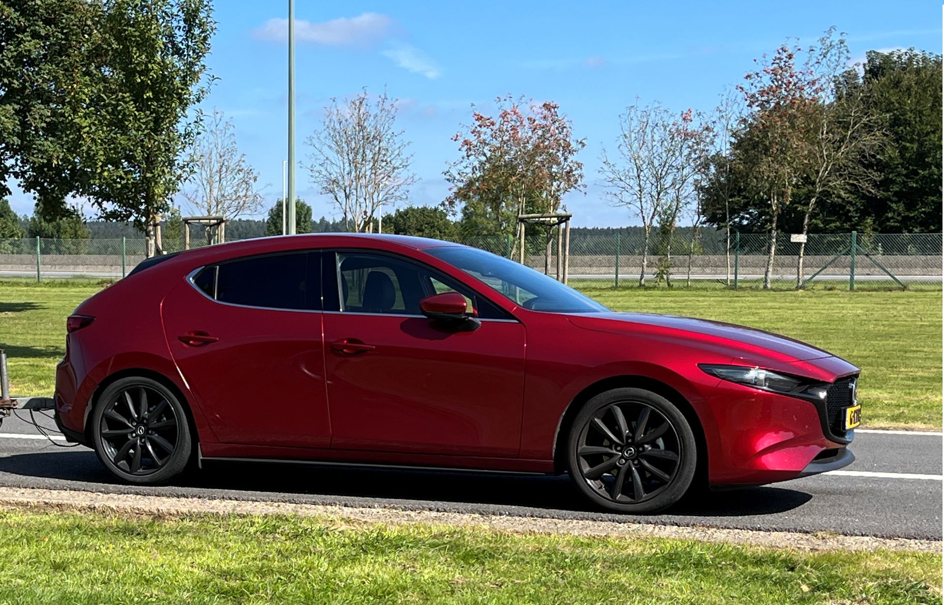 Mazda 3 verlaagd.jpg