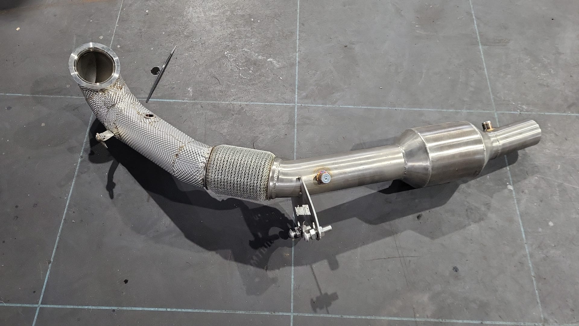 Uitlaat racekat.jpeg