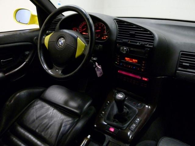bmw-3-serie-sedan-benzine-geel-stuur.jpg