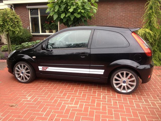 ford-fiesta-hatchback-benzine-zwart-001--42552146-Medium.jpg