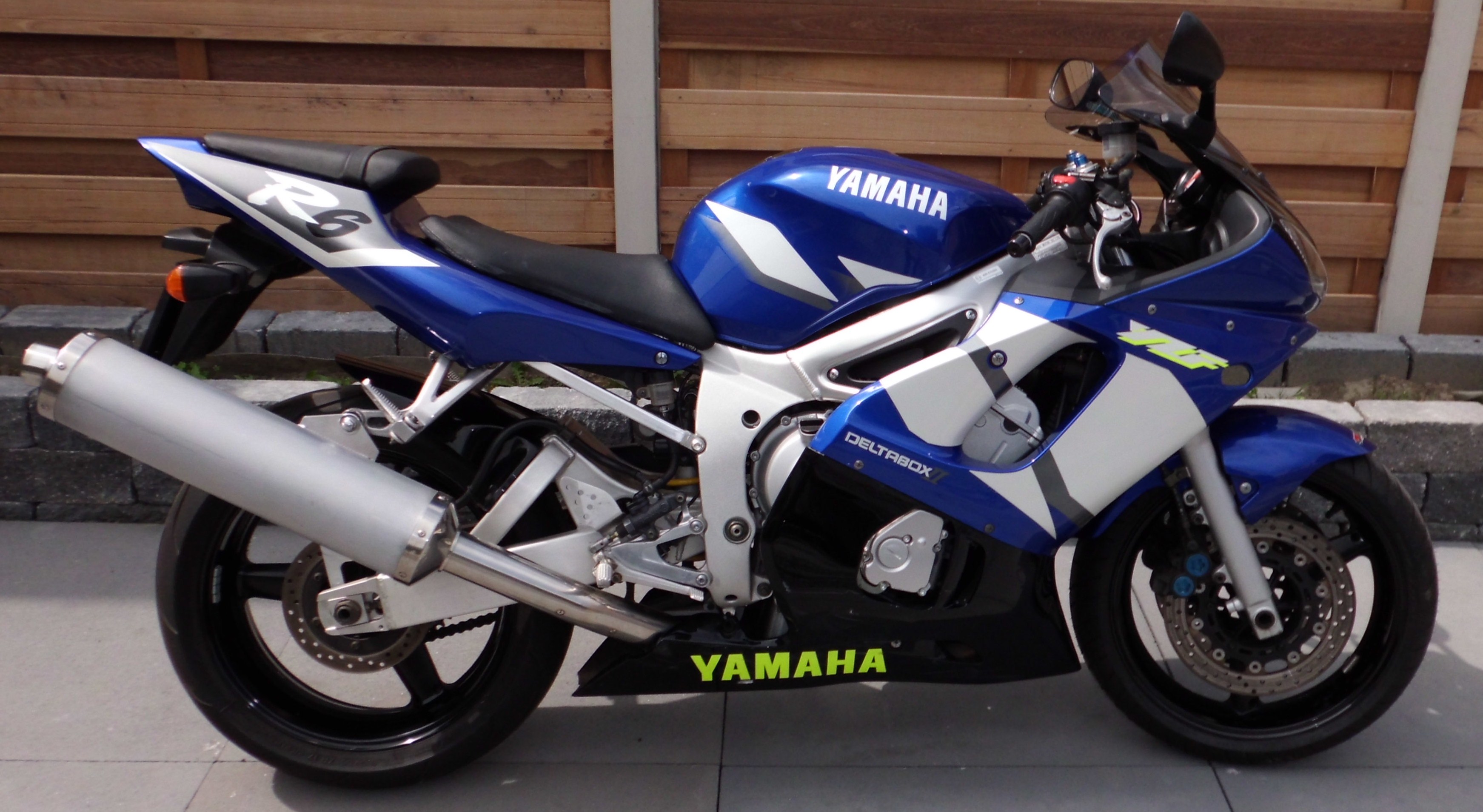 r6-2002-1-blauw.JPG