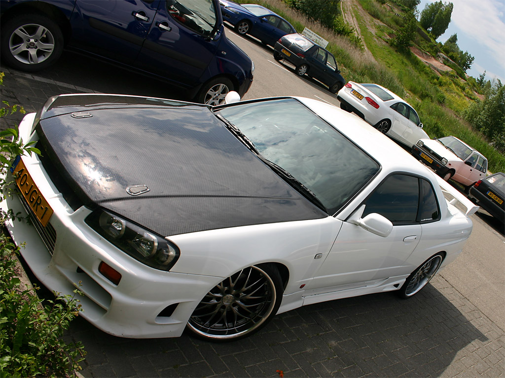 Witte GTR R34 bij Kardinge
