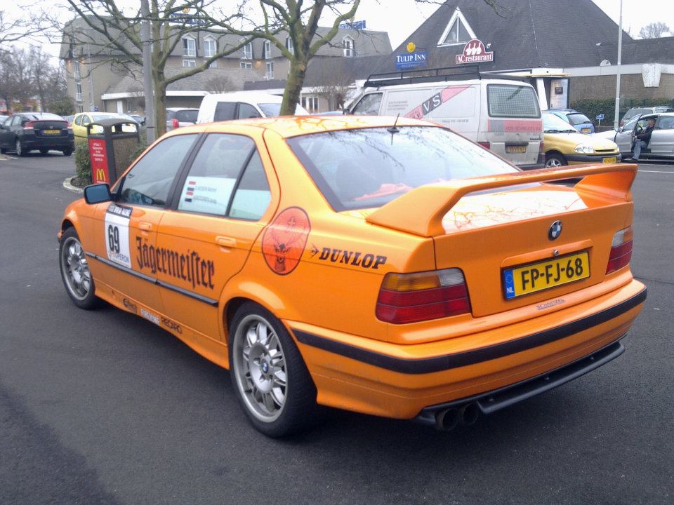 Einddemper en 17&quot; Motorsport velgen.