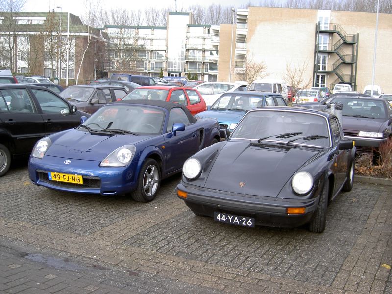 met een auto van duifje?
