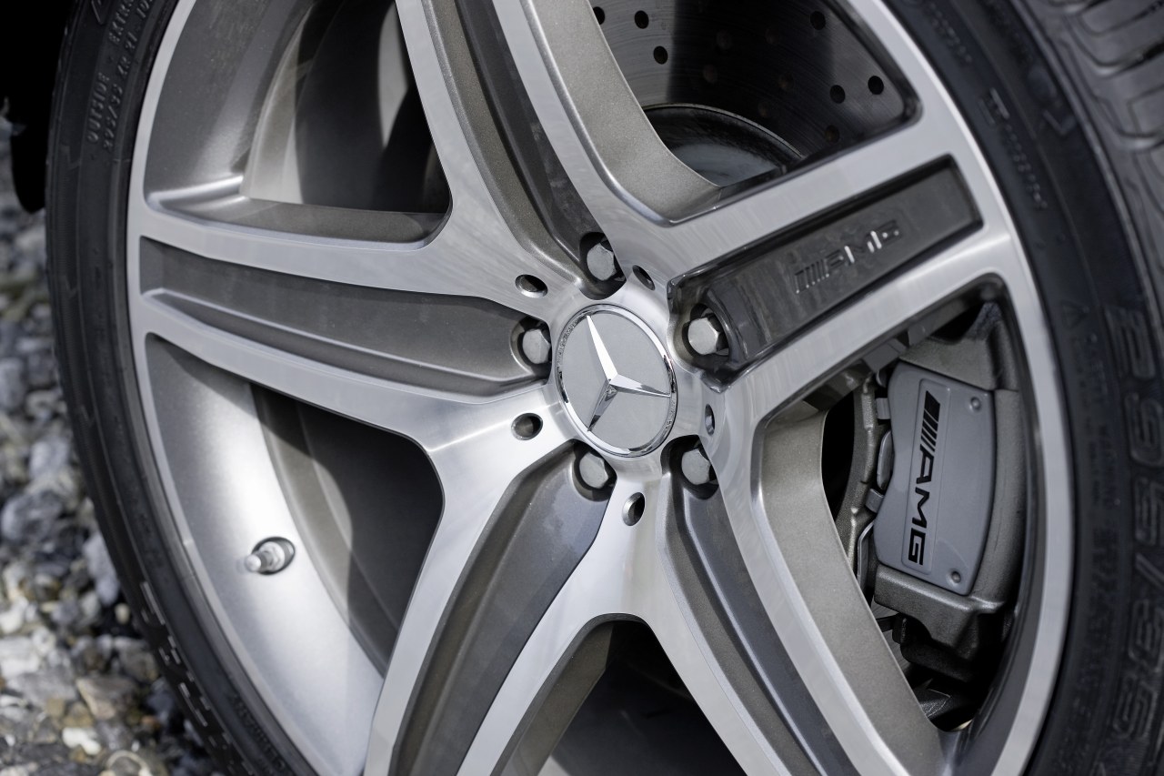 Mercedes_ML63_AMG_10th_Anniversary_15.jpg