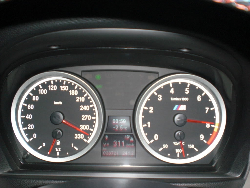 M3 V8 origineel dash = 330kmh en 9.000rpm.jpg